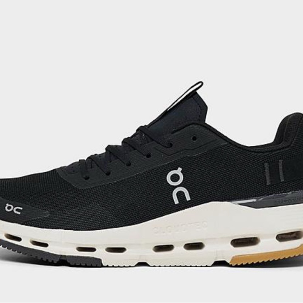 ON CLOUD CLOUDNOVA FORM RUNNING SHOES